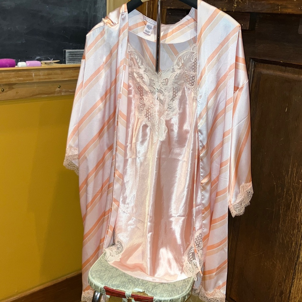 VICTORIAS SECRET  Pink Satin Lace GOLD LABEL Chemise & Striped Robe PENIOR SET